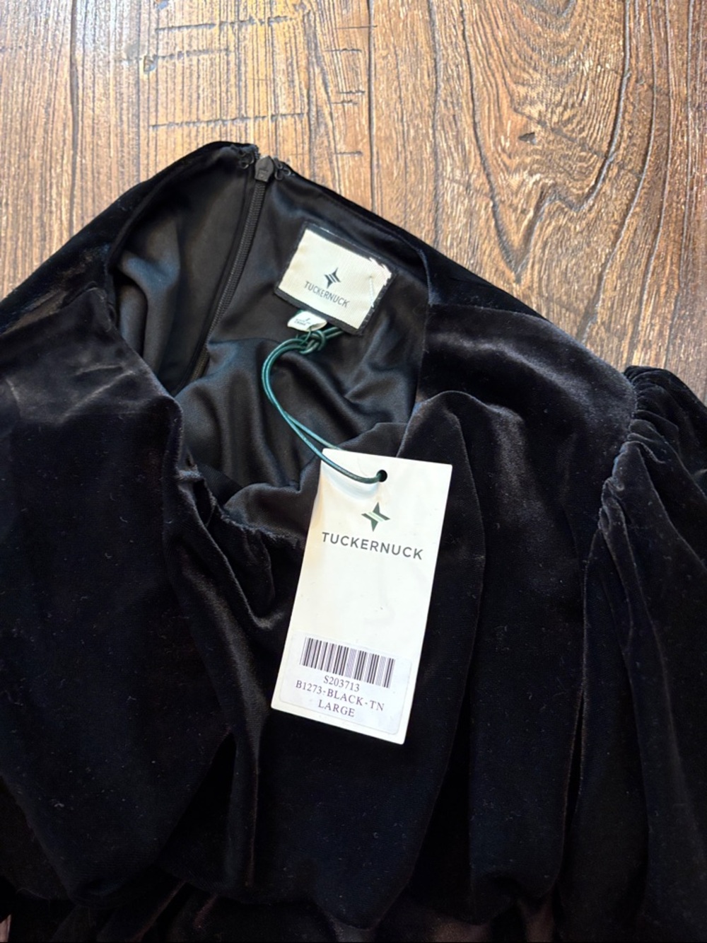 Tuckernuck Black Velvet Elodie Midi Dress Size Large NWT - Picture 4 of 9